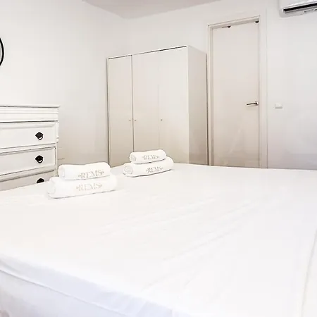 Вилла Sunny & Rooftop Near Rems