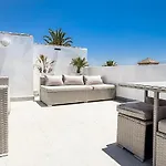Sunny & Rooftop Near Rems