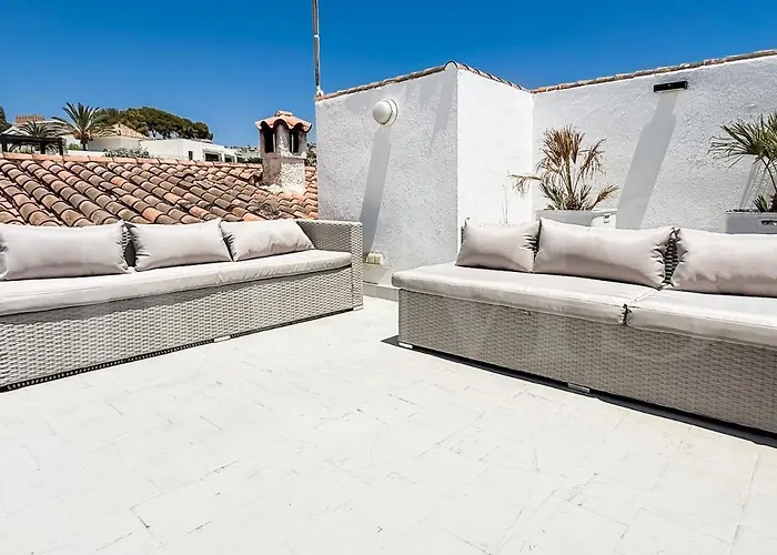 Sunny & Rooftop Near Rems *