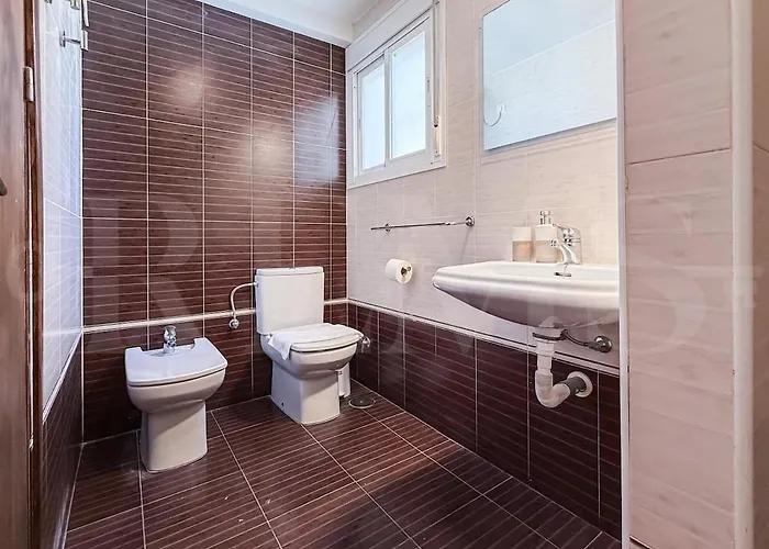 Вілла Sunny & Rooftop Near Rems *