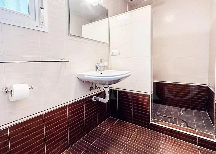 Вілла Sunny & Rooftop Near Rems