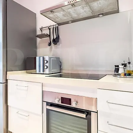 וילה Sunny & Rooftop Near Rems