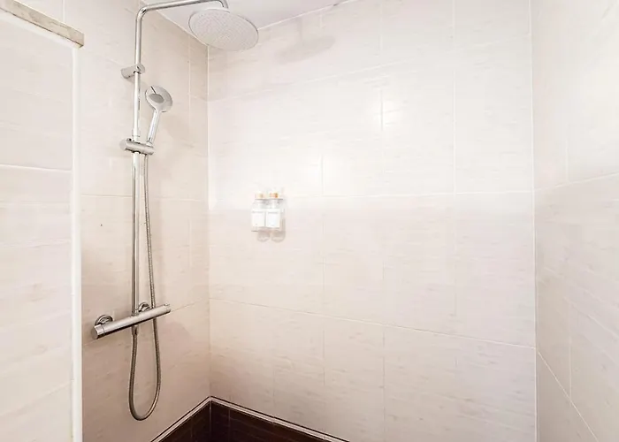 Sunny & Rooftop Near Rems וילה